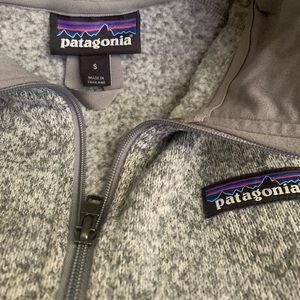 Excellent Condition! Gray Patagonia Pullover sweatshirt women’s size Small.